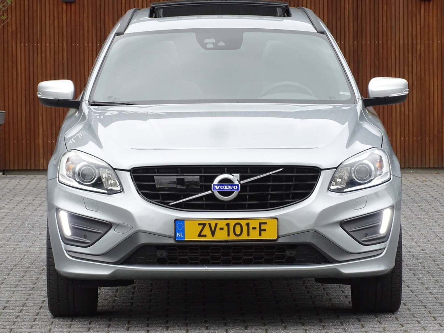 Volvo XC60 2.0 T5 FWD Polar+ 245PK / R-Design / LED