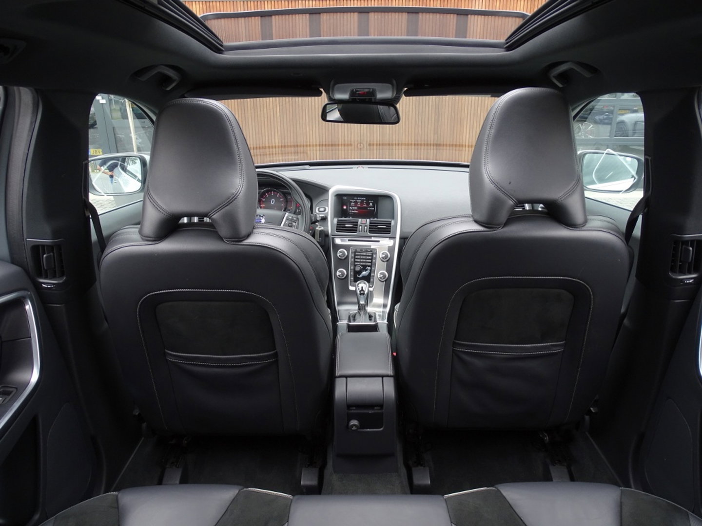 Volvo XC60 2.0 T5 FWD Polar+ 245PK / R-Design / LED