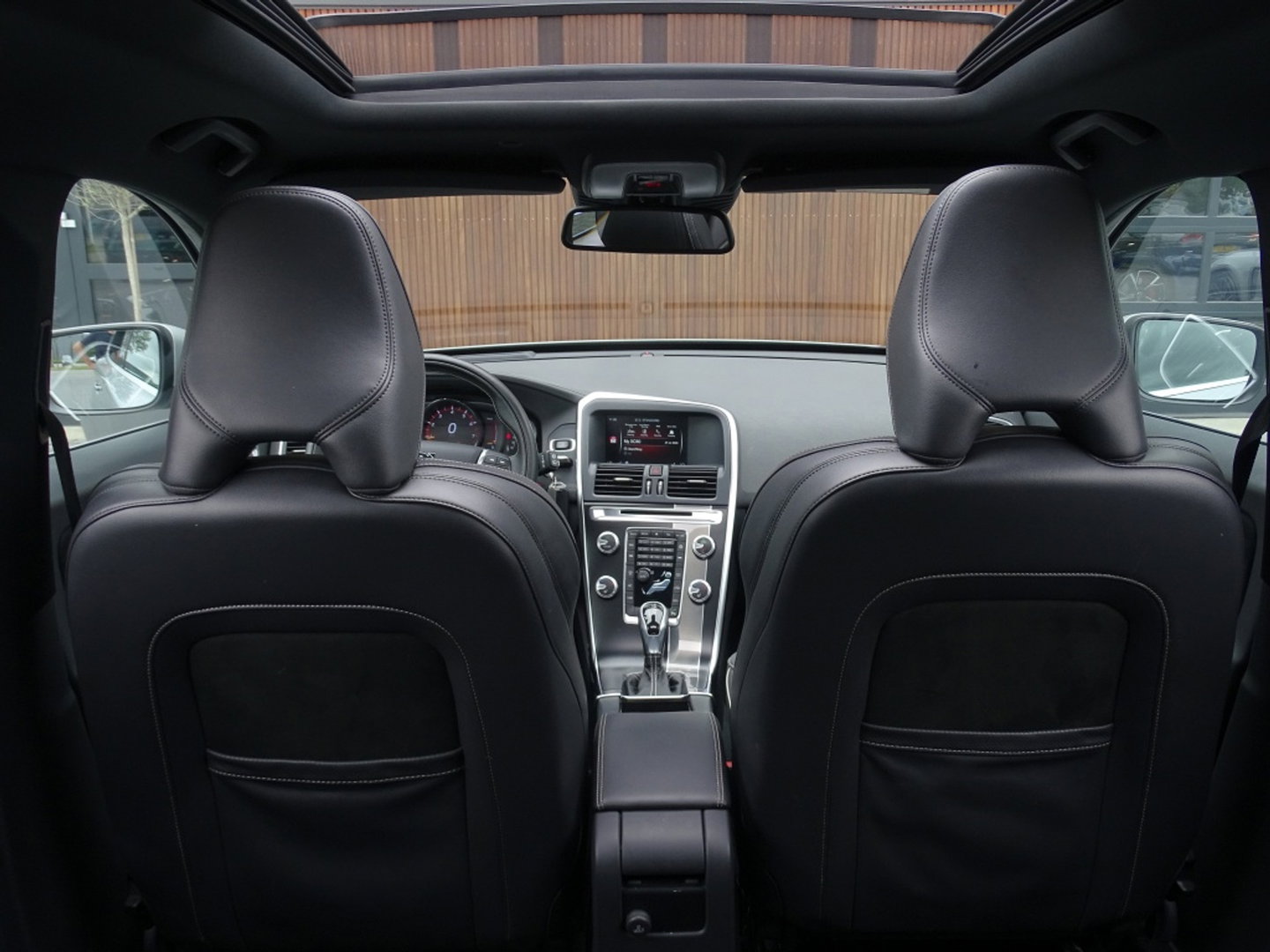 Volvo XC60 2.0 T5 FWD Polar+ 245PK / R-Design / LED