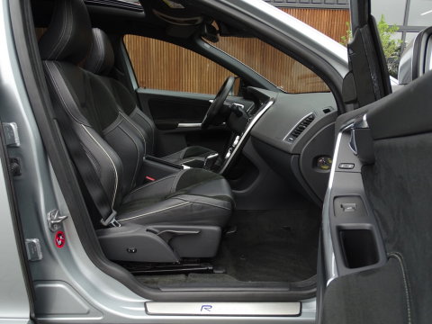 Volvo XC60 2.0 T5 FWD Polar+ 245PK / R-Design / LED