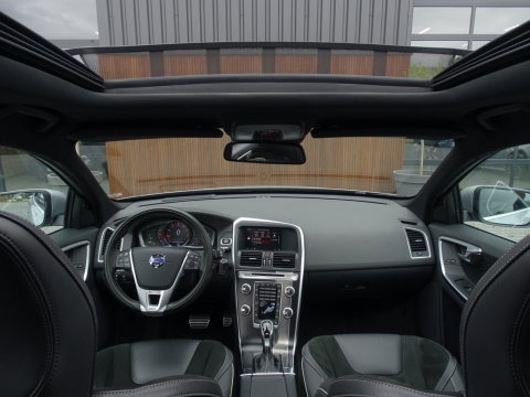 Volvo XC60 2.0 T5 FWD Polar+ 245PK / R-Design / LED