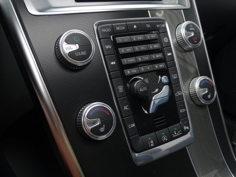Volvo XC60 2.0 T5 FWD Polar+ 245PK / R-Design / LED