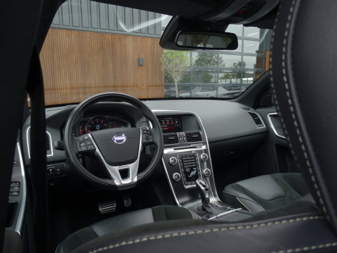 Volvo XC60 2.0 T5 FWD Polar+ 245PK / R-Design / LED