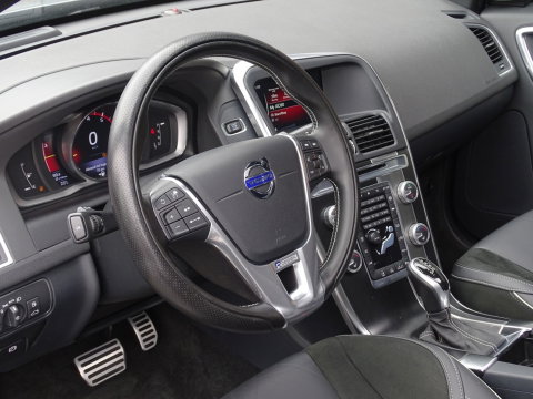 Volvo XC60 2.0 T5 FWD Polar+ 245PK / R-Design / LED
