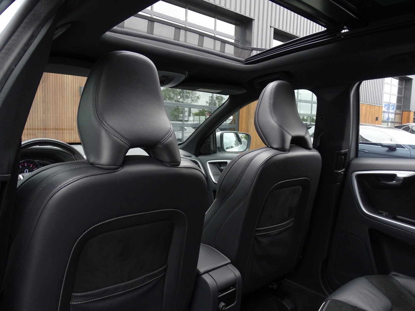 Volvo XC60 2.0 T5 FWD Polar+ 245PK / R-Design / LED
