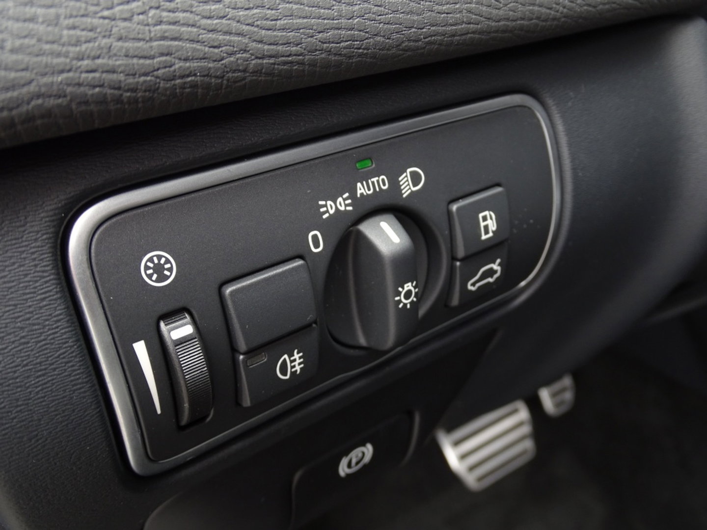 Volvo XC60 2.0 T5 FWD Polar+ 245PK / R-Design / LED