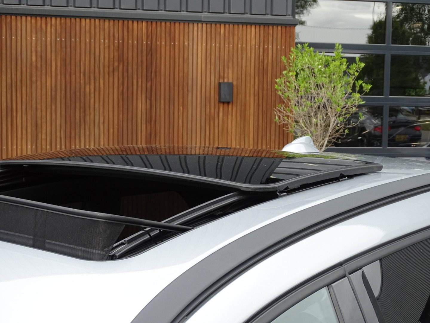 Volvo XC60 2.0 T5 FWD Polar+ 245PK / R-Design / LED