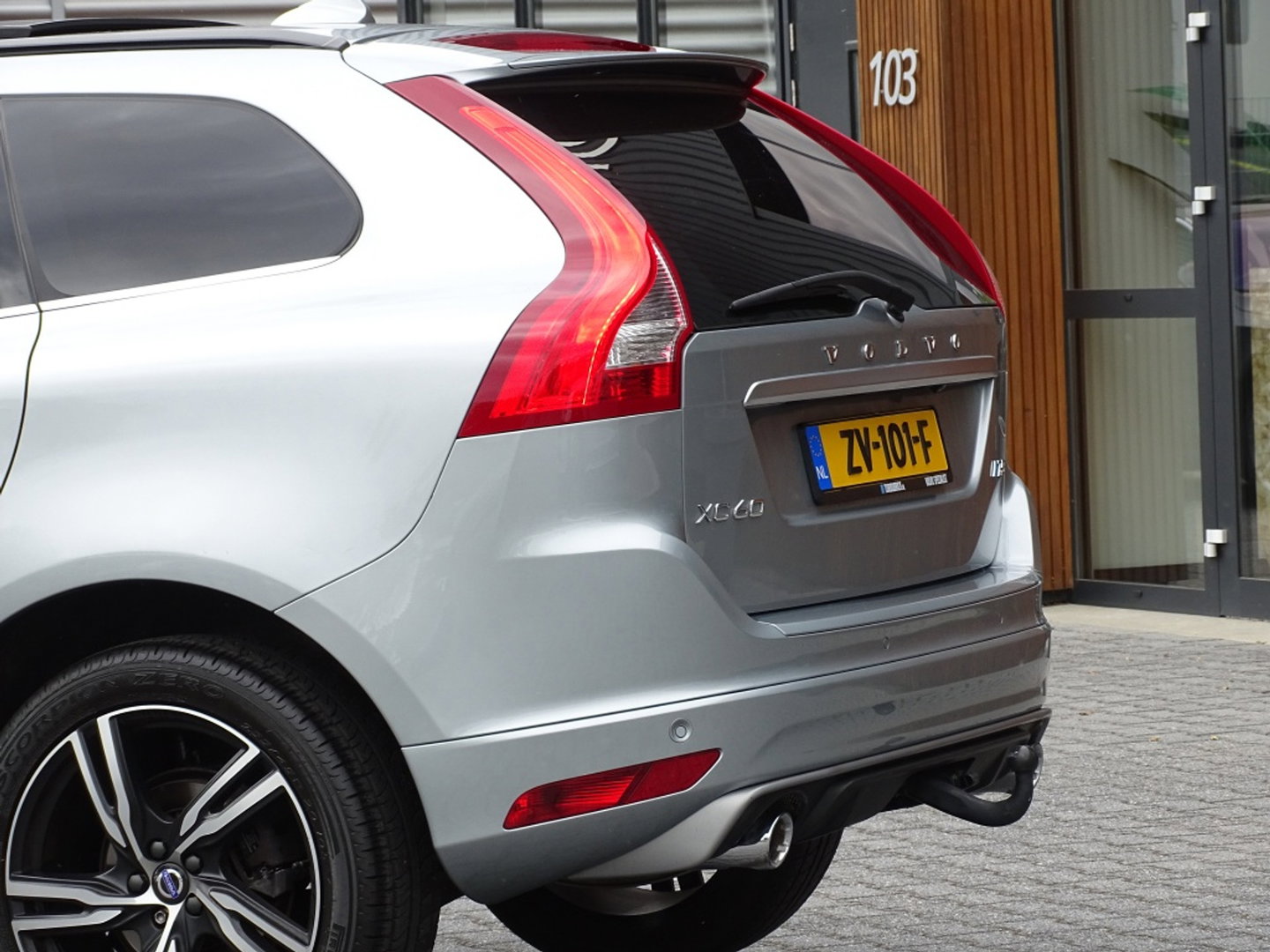 Volvo XC60 2.0 T5 FWD Polar+ 245PK / R-Design / LED