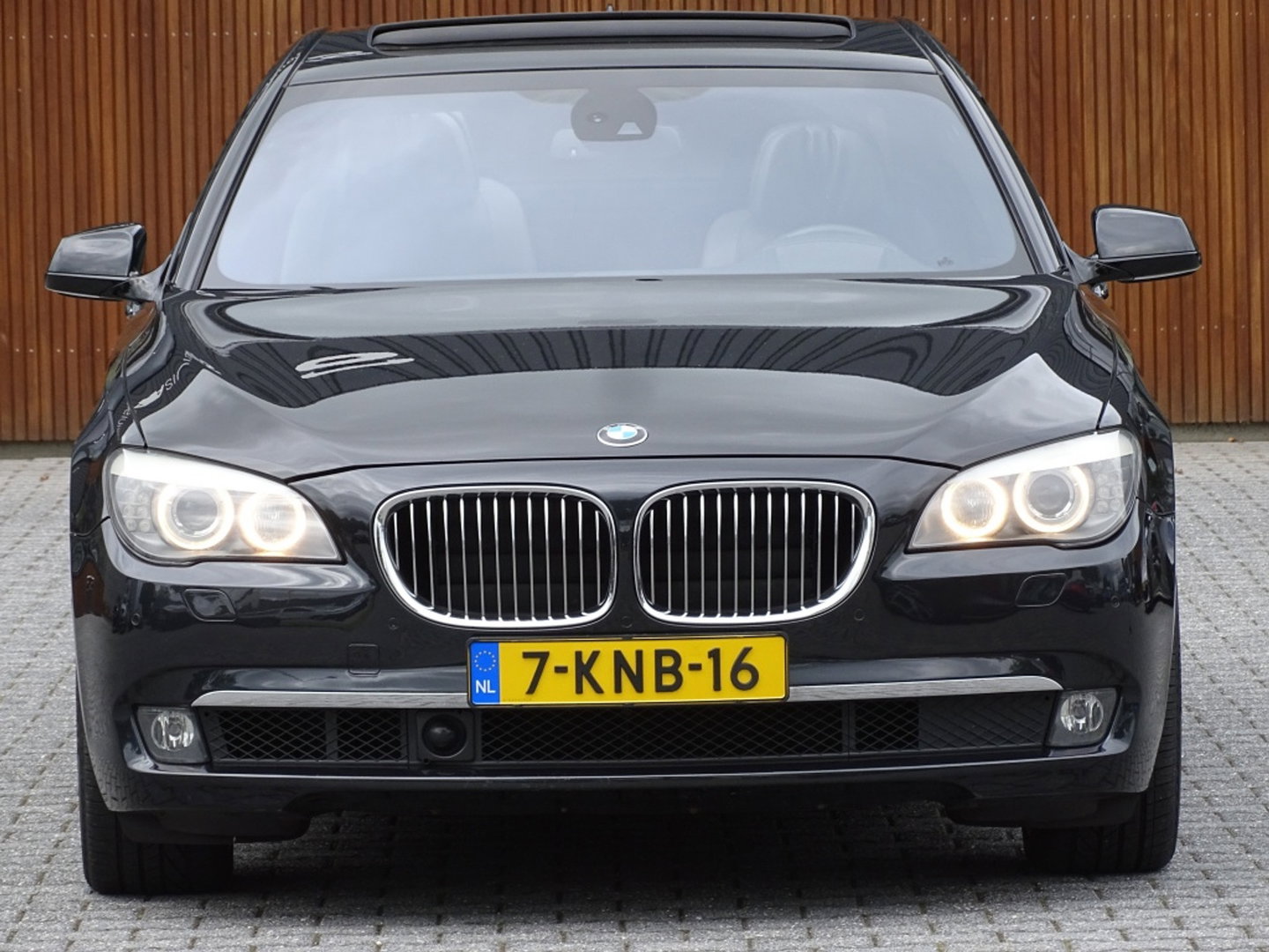 BMW 7 Serie 740i 326PK / High ex. / Individual VIP / softclose / LED