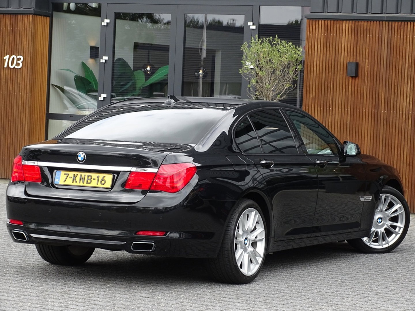BMW 7 Serie 740i 326PK / High ex. / Individual VIP / softclose / LED