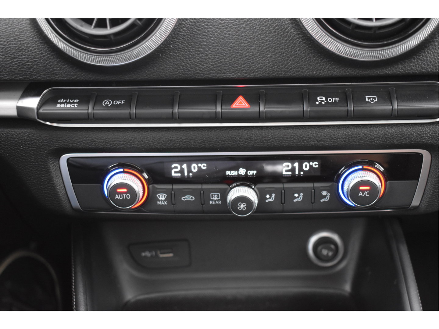 Audi A3 Sportback 1.5 TFSI CoD Sport S Line Edition 150 pk | NL-Auto | Open dak | Carplay | Adapt.Cruise Control | Navi | Full LED | Onderh.historie