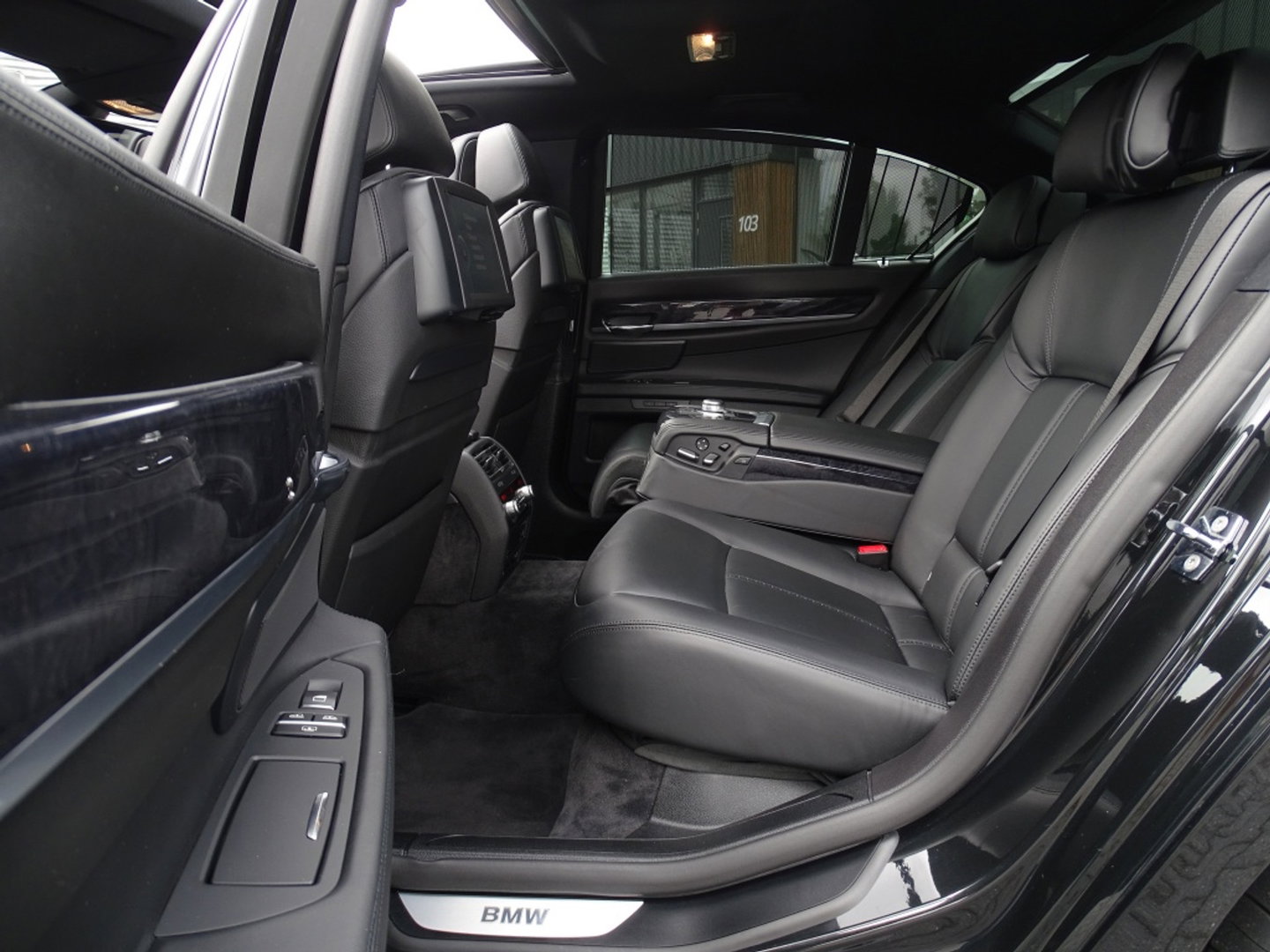 BMW 7 Serie 740i 326PK / High ex. / Individual VIP / softclose / LED