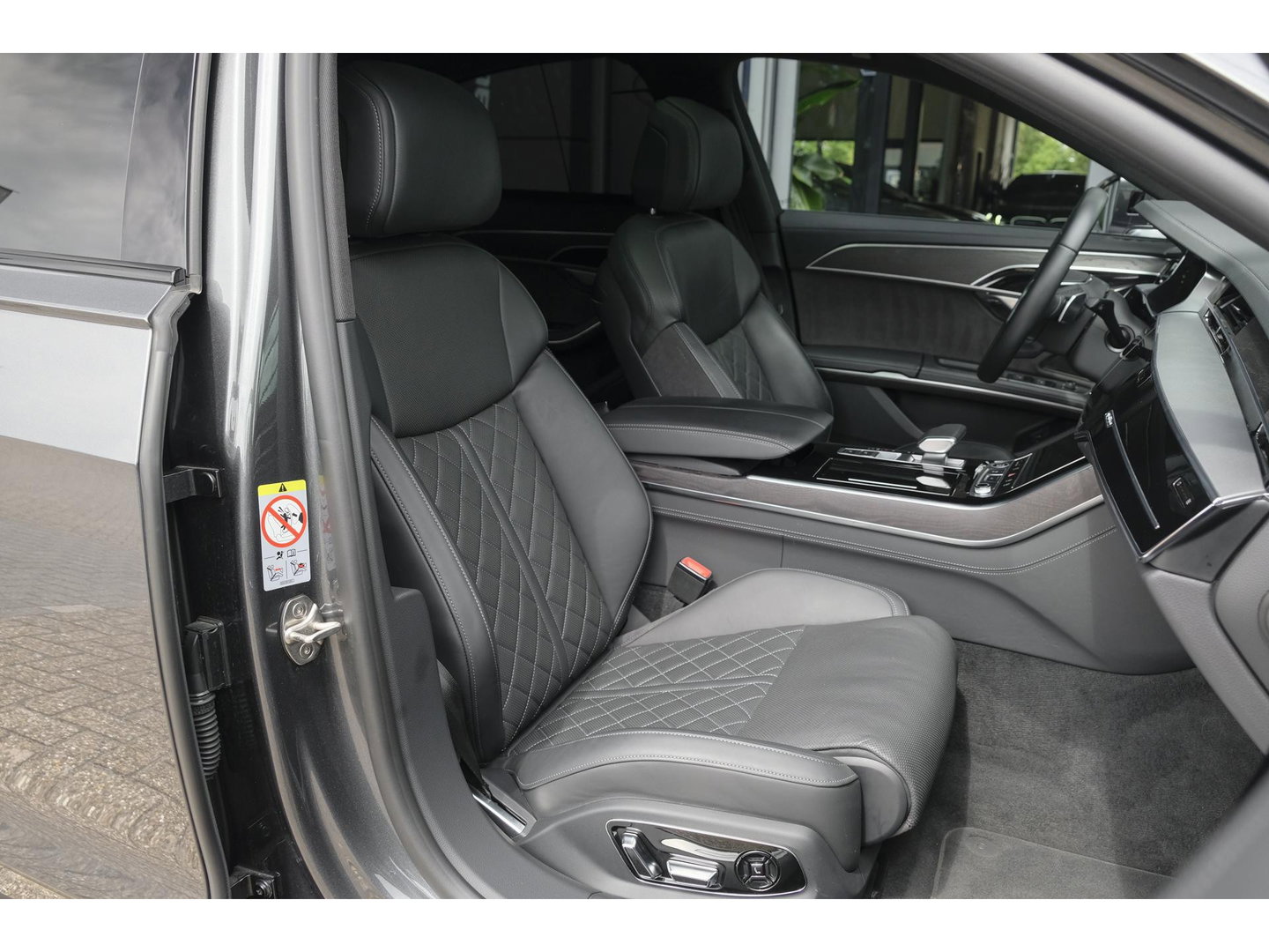 Audi A8 60 TFSIe 462pk S-Line Quattro Panoramdak *BTW* B&O 3d 4-Wielsturing RS stoelen Luchtvering Massage Stoelkoeling