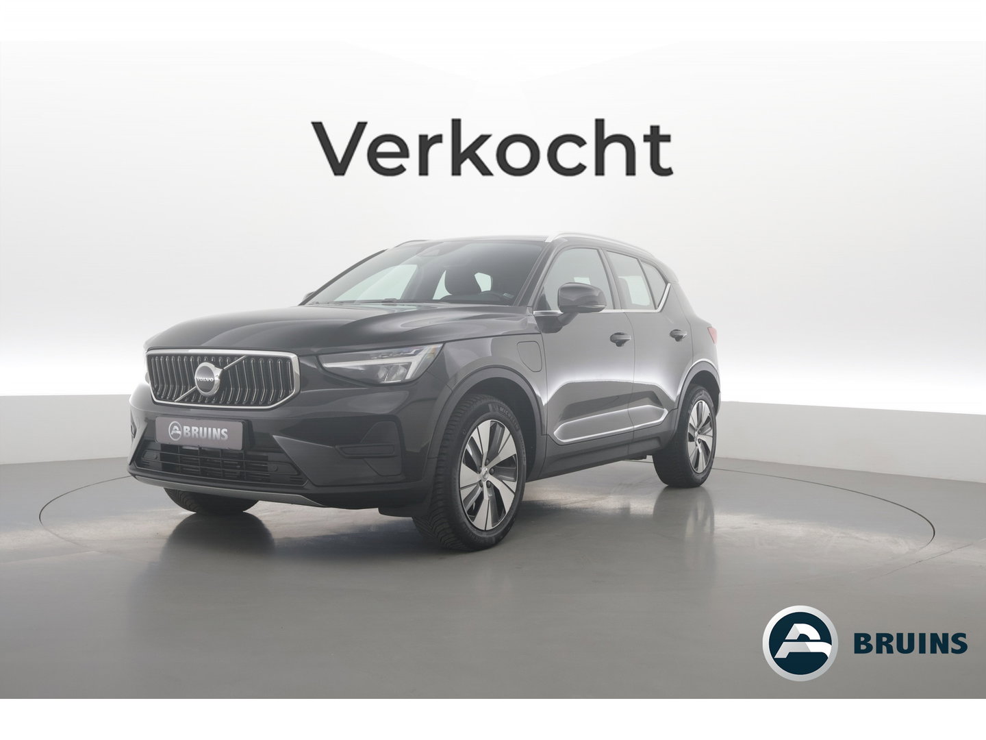 Volvo XC40 1.5 T4 Plug-in hybrid Plus Bright | Prijs rijklaar | Facelift | trekhaak | H&K Audio | carplay | stoel & stuur verwarming | Memory |