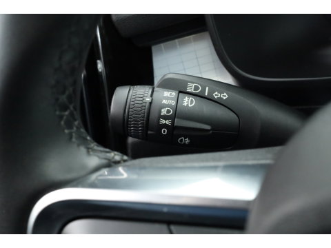 Volvo XC40 1.5 T4 Plug-in hybrid Plus Bright | Prijs rijklaar | Facelift | trekhaak | H&K Audio | carplay | stoel & stuur verwarming | Memory |