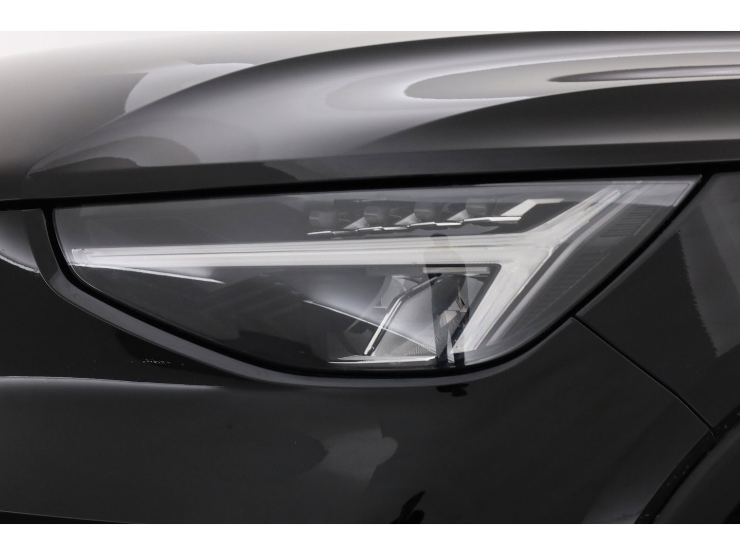 Volvo XC40 1.5 T4 Plug-in hybrid Plus Bright | Prijs rijklaar | Facelift | trekhaak | H&K Audio | carplay | stoel & stuur verwarming | Memory |