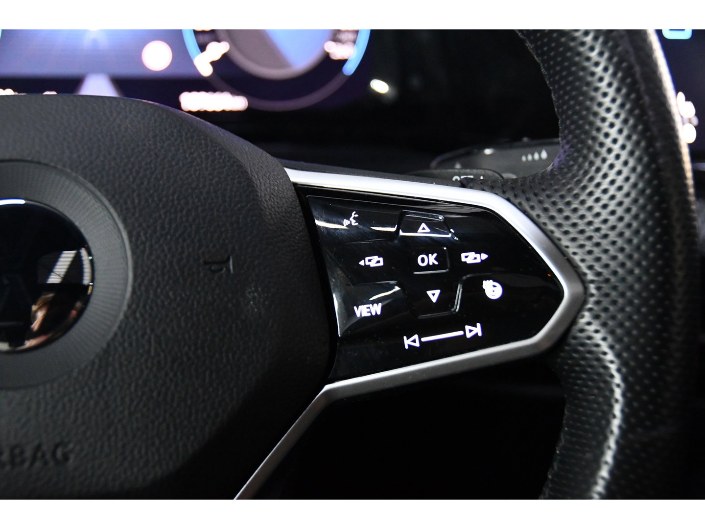 Volkswagen Golf 1.5 eTSI R-Line Pano, Sfeer, AppleCarplay