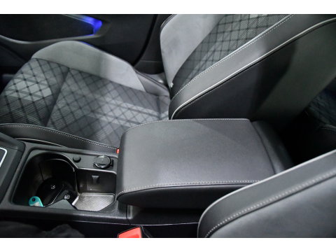 Volkswagen Golf 1.5 eTSI R-Line Pano, Sfeer, AppleCarplay