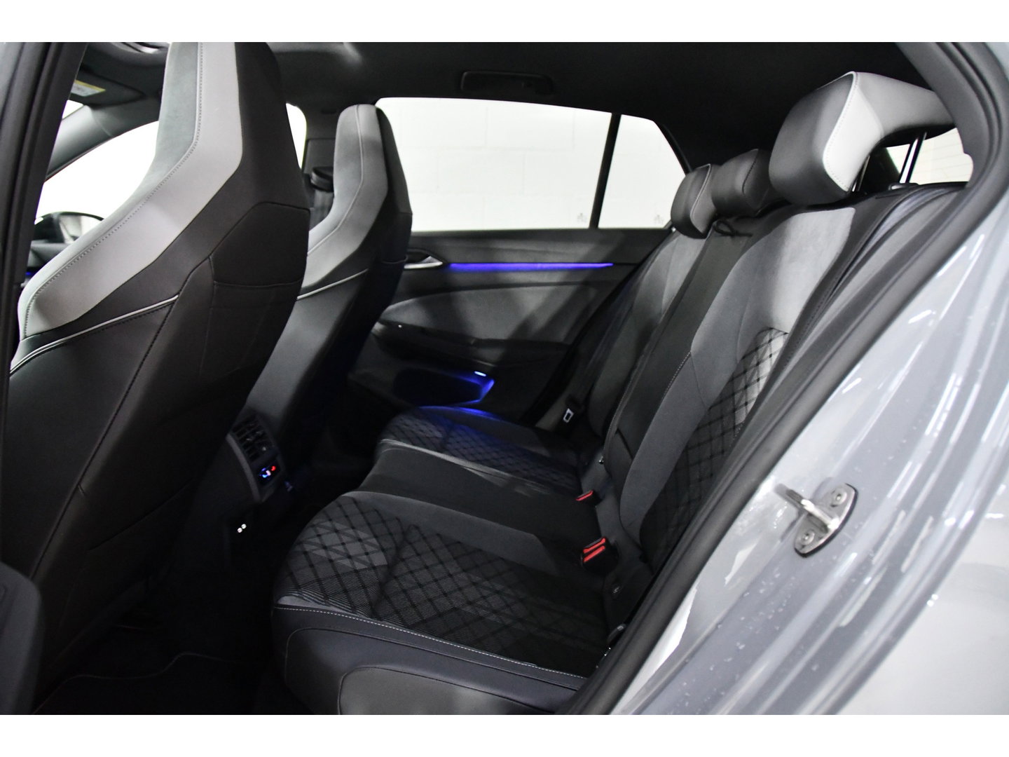 Volkswagen Golf 1.5 eTSI R-Line Pano, Sfeer, AppleCarplay