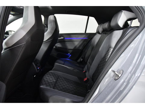 Volkswagen Golf 1.5 eTSI R-Line Pano, Sfeer, AppleCarplay