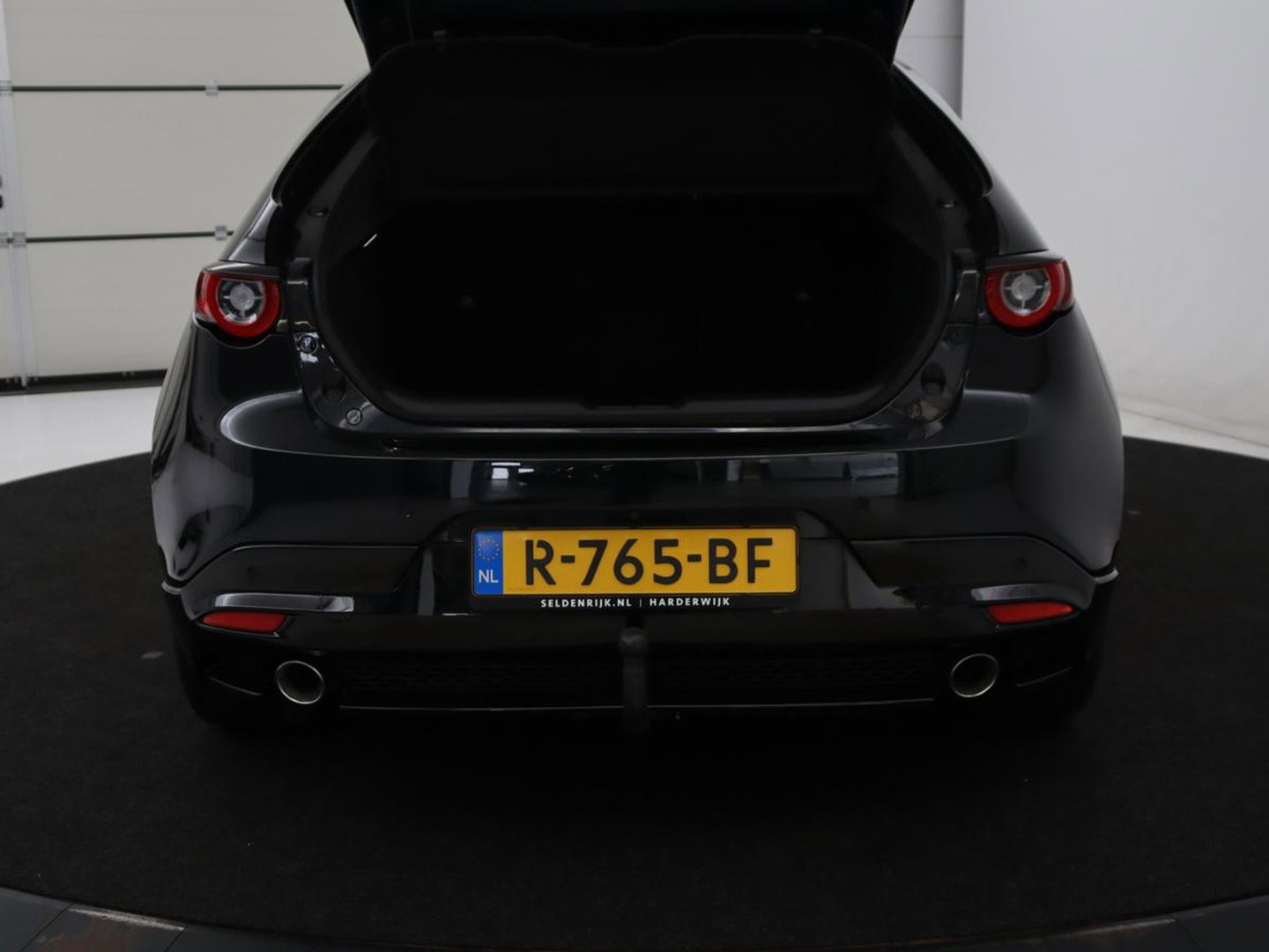 Mazda 3 2.0 e-SkyActiv-X M Hybrid 186 Luxury | Aeropakket | Trekhaak | Stuur/stoelverwarming | Adaptive cruise | Bose sound | Head-up | 360 camera | Carplay | Climate control |
