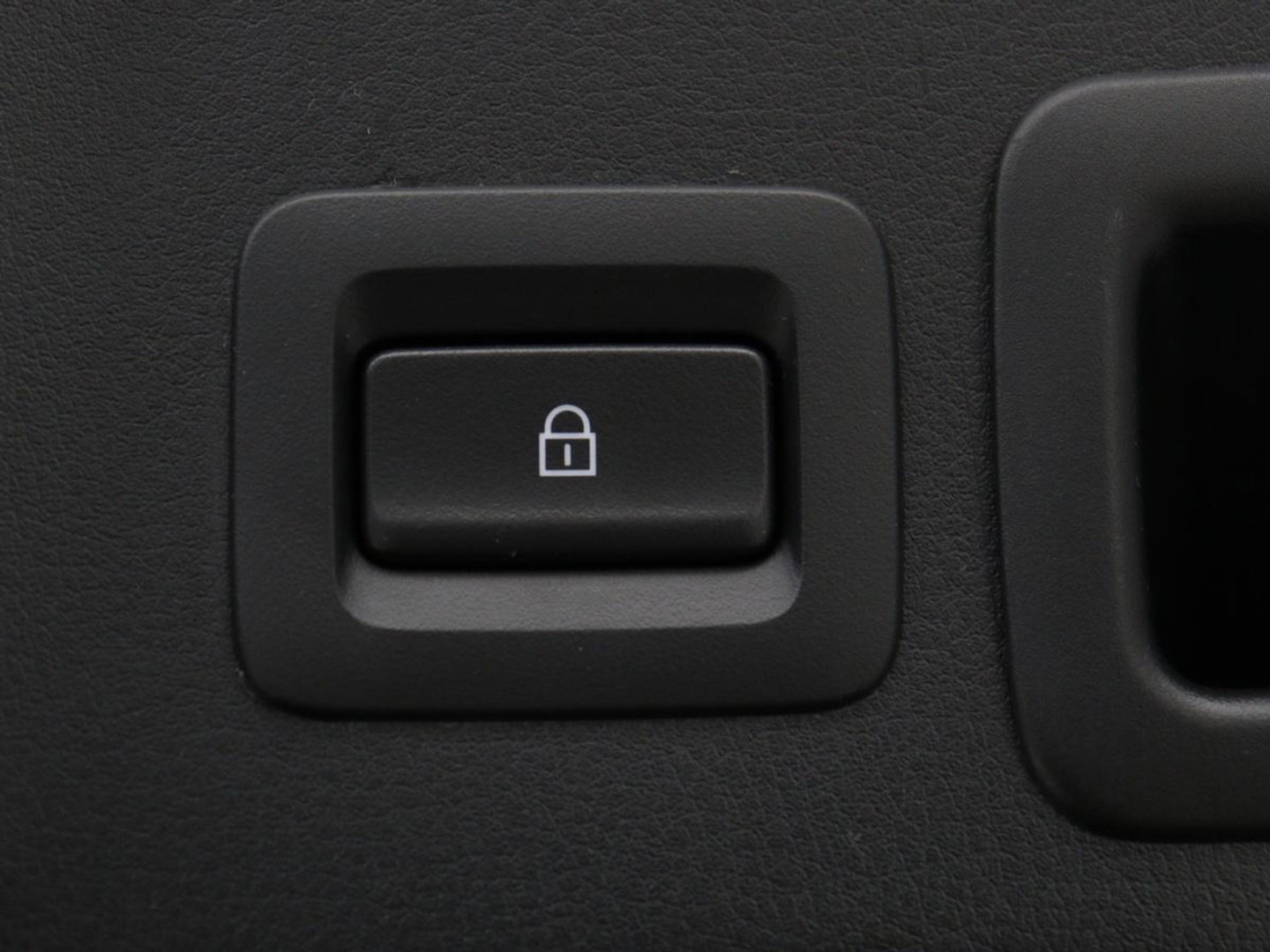 Mazda 3 2.0 e-SkyActiv-X M Hybrid 186 Luxury | Aeropakket | Trekhaak | Stuur/stoelverwarming | Adaptive cruise | Bose sound | Head-up | 360 camera | Carplay | Climate control |