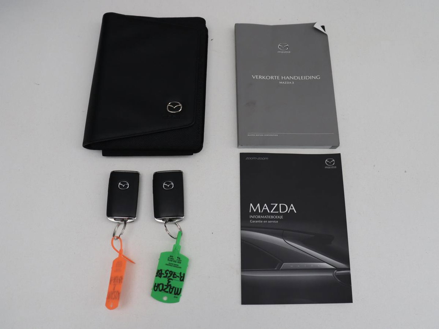 Mazda 3 2.0 e-SkyActiv-X M Hybrid 186 Luxury | Aeropakket | Trekhaak | Stuur/stoelverwarming | Adaptive cruise | Bose sound | Head-up | 360 camera | Carplay | Climate control |