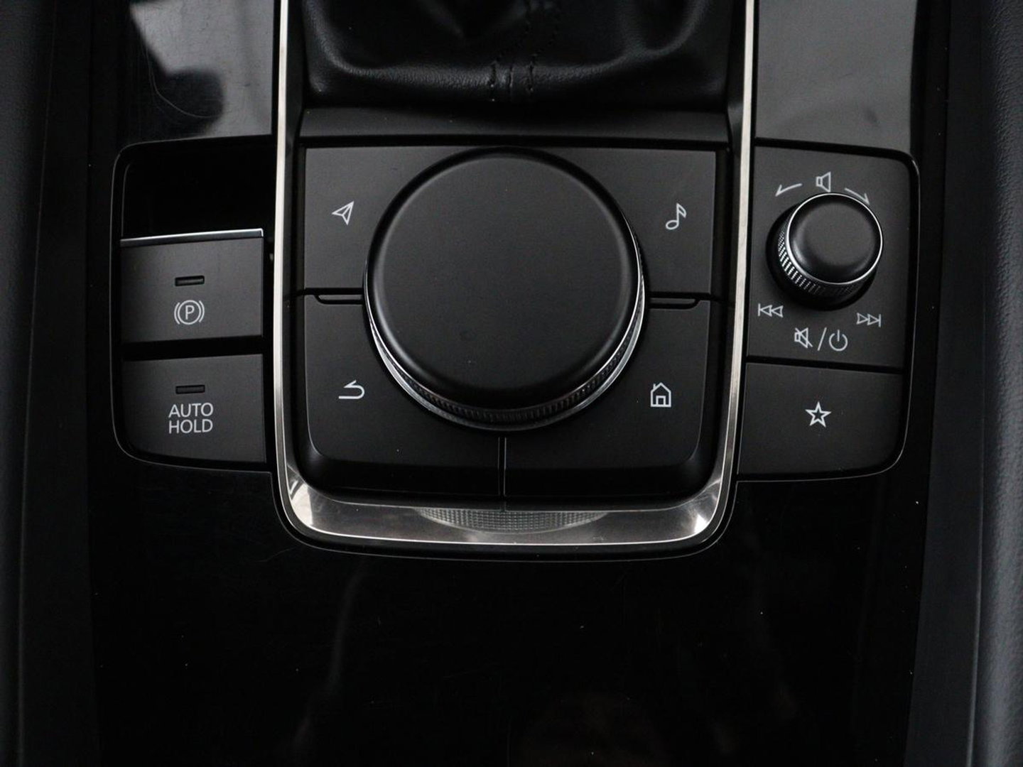 Mazda 3 2.0 e-SkyActiv-X M Hybrid 186 Luxury | Aeropakket | Trekhaak | Stuur/stoelverwarming | Adaptive cruise | Bose sound | Head-up | 360 camera | Carplay | Climate control |