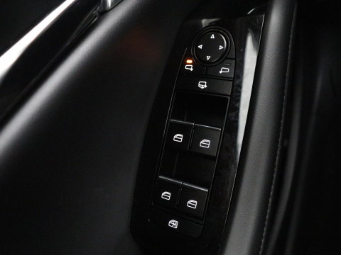Mazda 3 2.0 e-SkyActiv-X M Hybrid 186 Luxury | Aeropakket | Trekhaak | Stuur/stoelverwarming | Adaptive cruise | Bose sound | Head-up | 360 camera | Carplay | Climate control |