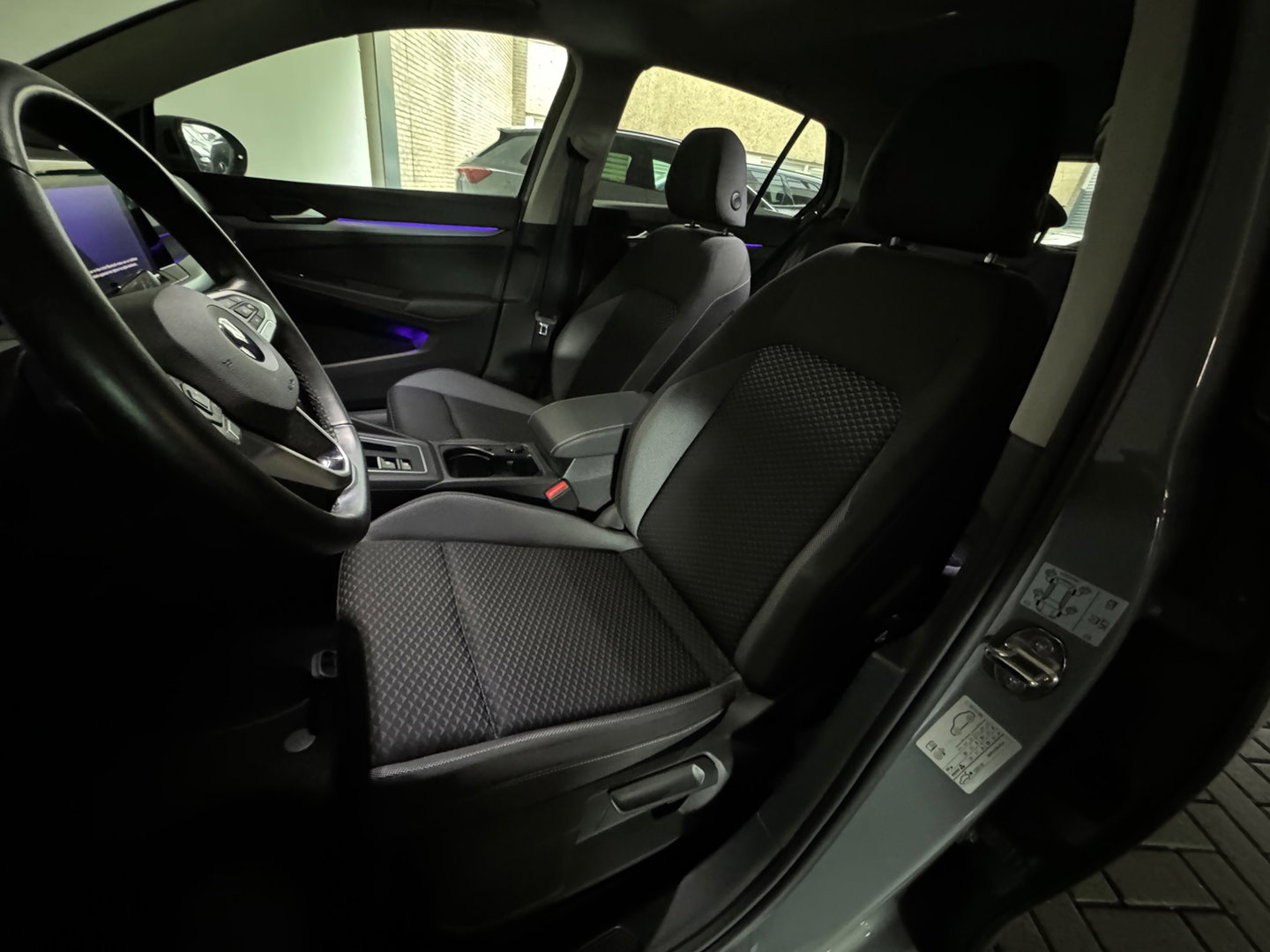 Volkswagen Golf 1.0 eTSI Life Pano|ACC|Lane|Sfeer|Stoelverwarming|Stuurverwarming