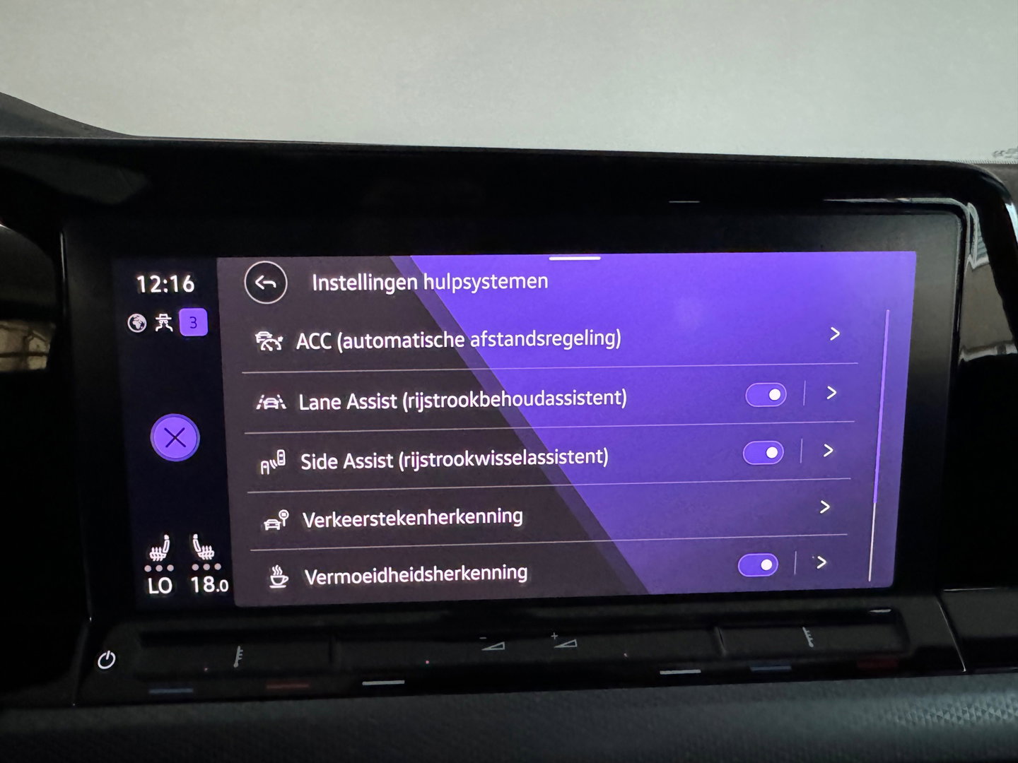 Volkswagen Golf 1.0 eTSI Life Pano|ACC|Lane|Sfeer|Stoelverwarming|Stuurverwarming