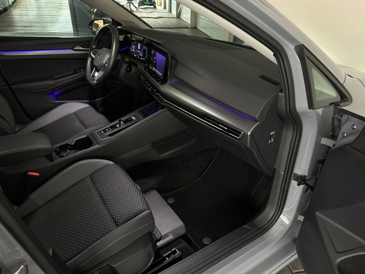 Volkswagen Golf 1.0 eTSI Life Pano|ACC|Lane|Sfeer|Stoelverwarming|Stuurverwarming