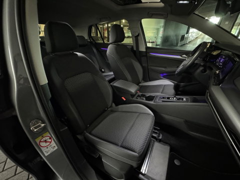 Volkswagen Golf 1.0 eTSI Life Pano|ACC|Lane|Sfeer|Stoelverwarming|Stuurverwarming