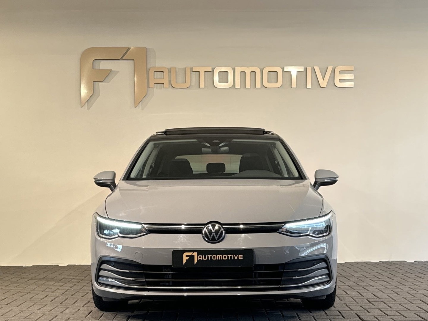 Volkswagen Golf 1.0 eTSI Life Pano|ACC|Lane|Sfeer|Stoelverwarming|Stuurverwarming