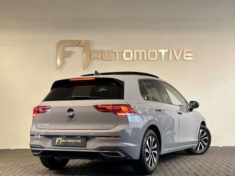 Volkswagen Golf 1.0 eTSI Life Pano|ACC|Lane|Sfeer|Stoelverwarming|Stuurverwarming