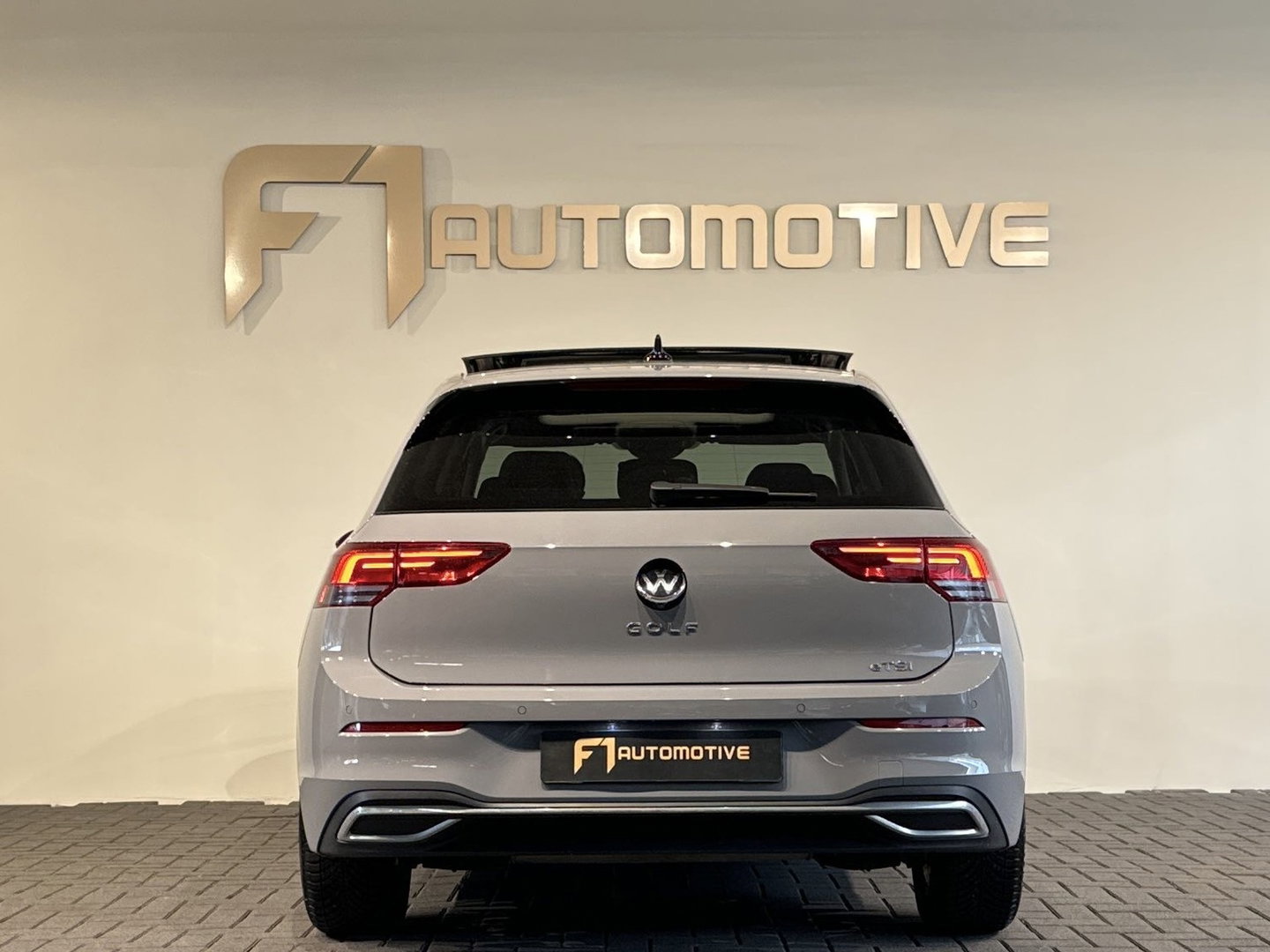 Volkswagen Golf 1.0 eTSI Life Pano|ACC|Lane|Sfeer|Stoelverwarming|Stuurverwarming