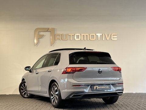 Volkswagen Golf 1.0 eTSI Life Pano|ACC|Lane|Sfeer|Stoelverwarming|Stuurverwarming