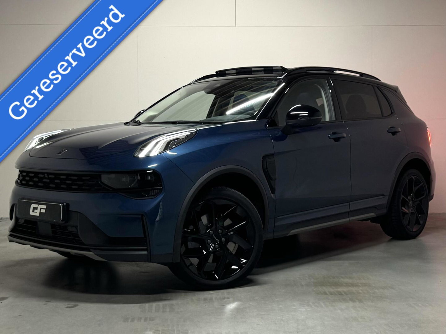 Lynk & Co 01 1.5 Plug-in Black Edition Pano Sfeer. CarPlay 360° Trekh.