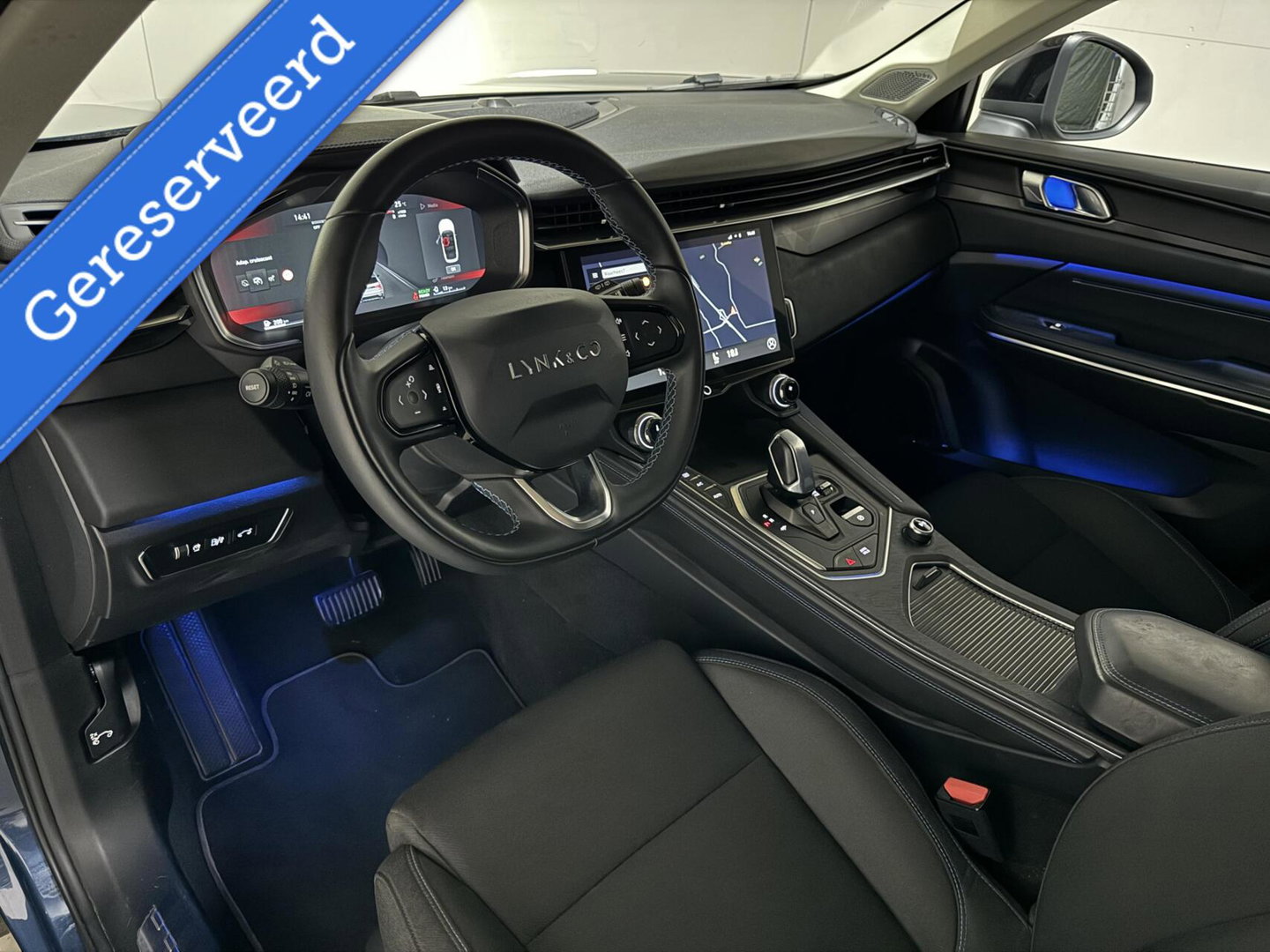 Lynk & Co 01 1.5 Plug-in Black Edition Pano Sfeer. CarPlay 360° Trekh.