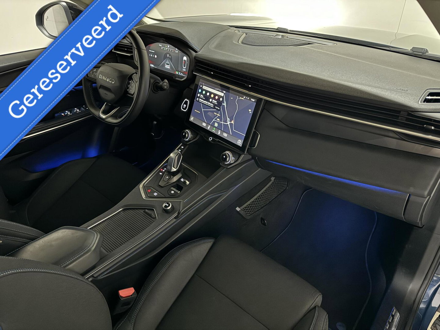Lynk & Co 01 1.5 Plug-in Black Edition Pano Sfeer. CarPlay 360° Trekh.