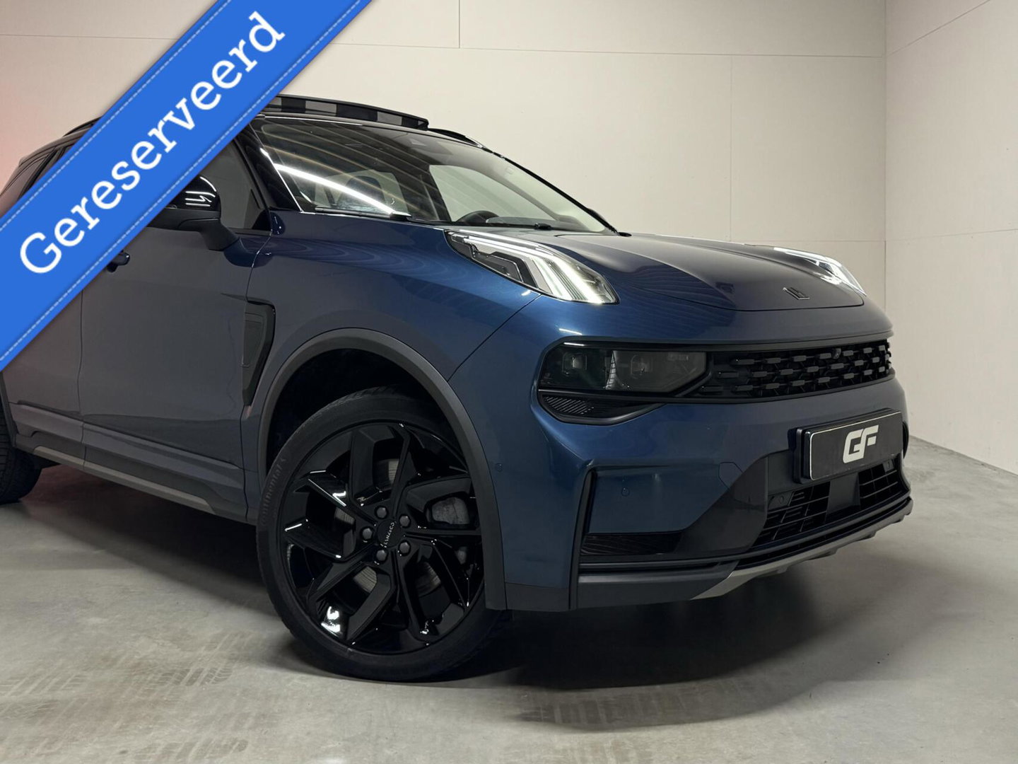 Lynk & Co 01 1.5 Plug-in Black Edition Pano Sfeer. CarPlay 360° Trekh.
