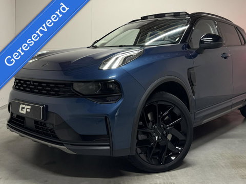 Lynk & Co 01 1.5 Plug-in Black Edition Pano Sfeer. CarPlay 360° Trekh.