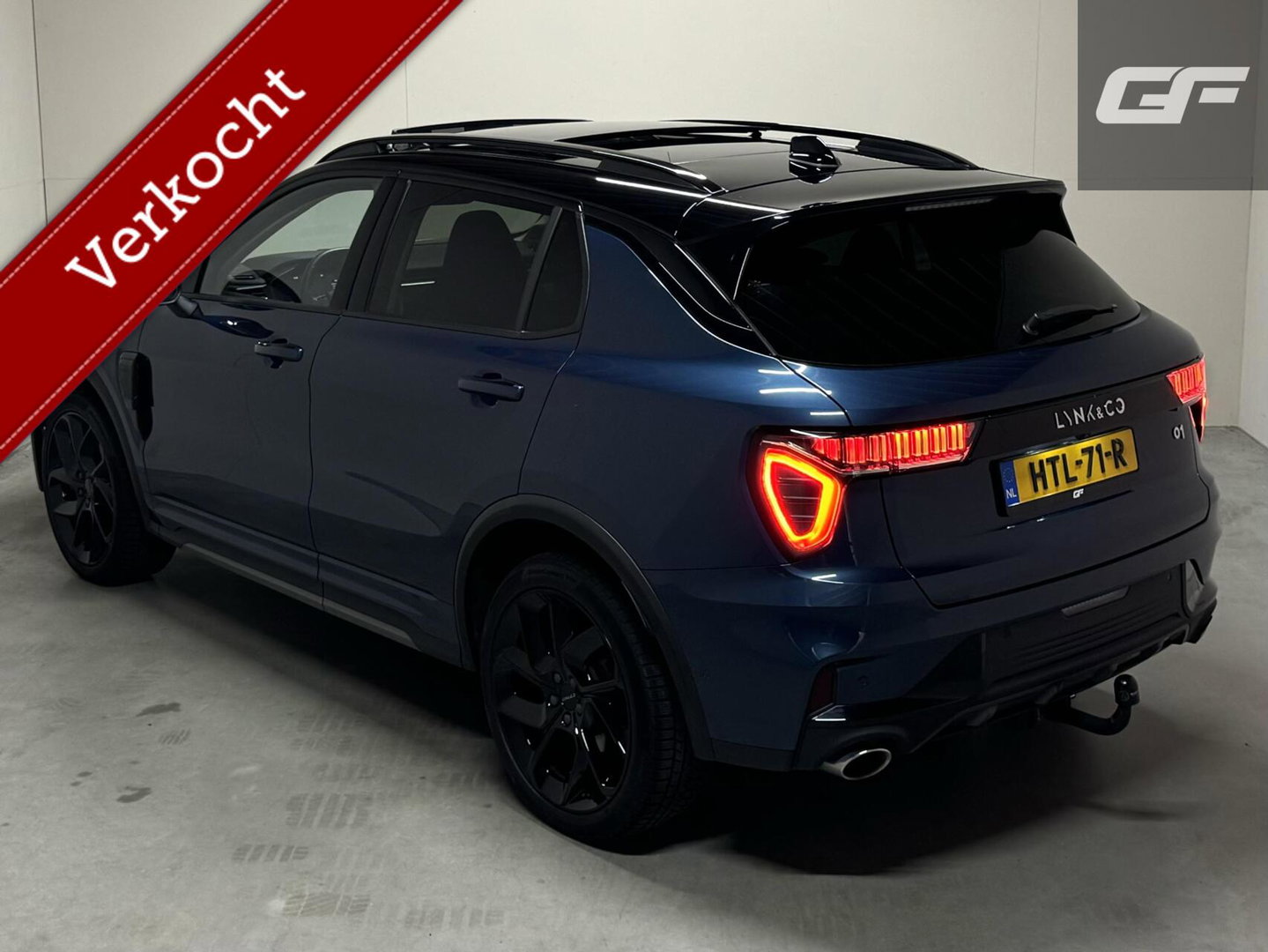 Lynk & Co 01 1.5 Plug-in Black Edition Pano Sfeer. CarPlay 360° Trekh.