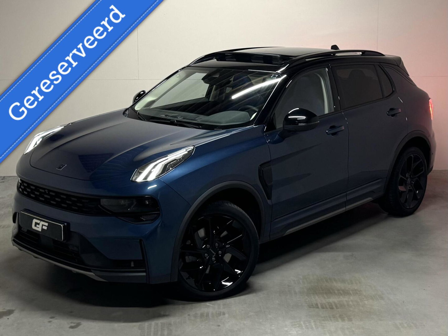 Lynk & Co 01 1.5 Plug-in Black Edition Pano Sfeer. CarPlay 360° Trekh.