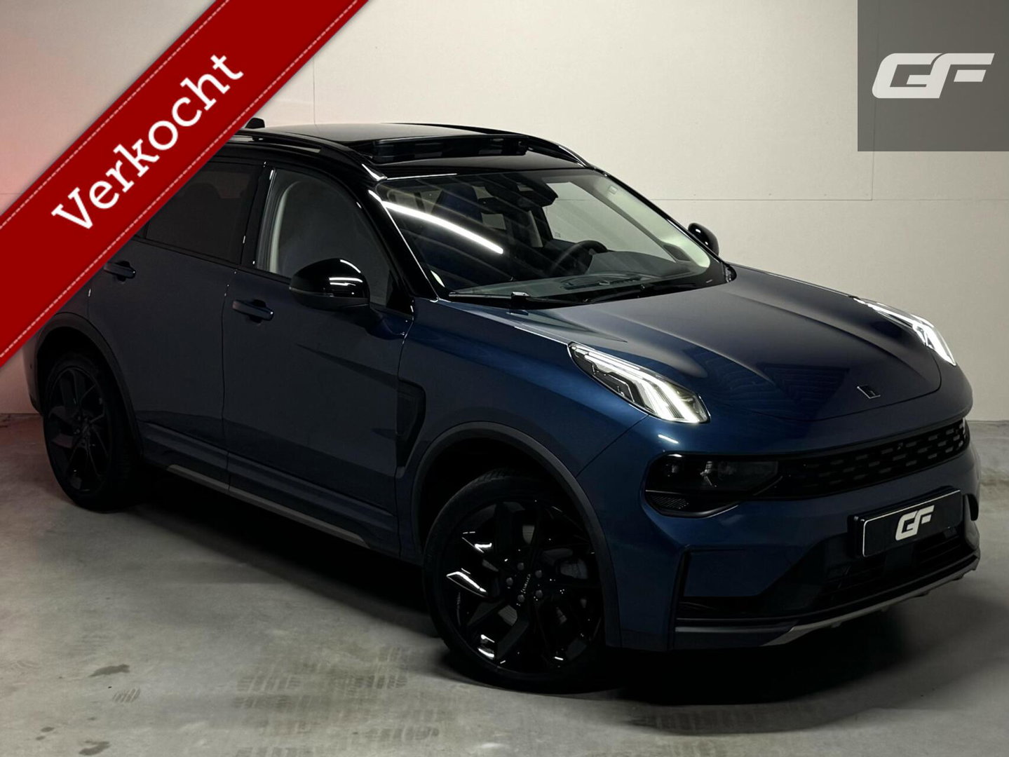 Lynk & Co 01 1.5 Plug-in Black Edition Pano Sfeer. CarPlay 360° Trekh.