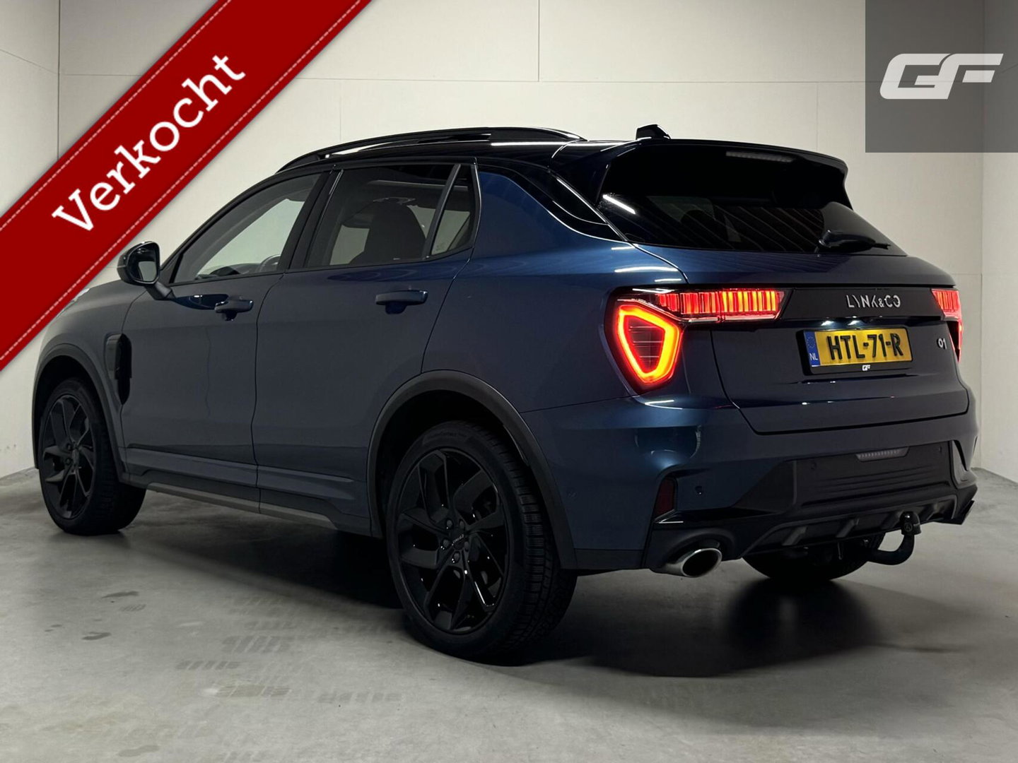Lynk & Co 01 1.5 Plug-in Black Edition Pano Sfeer. CarPlay 360° Trekh.