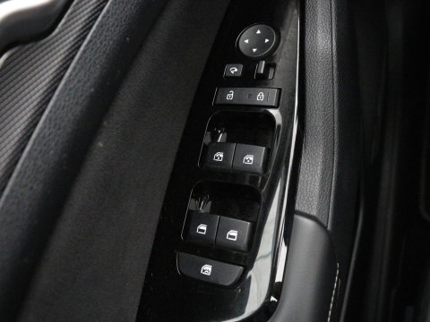 Kia Sportage 1.6 T-GDi Hybrid GT-Line | Panoramadak | Trekhaak | Leder/Alcantara | Stoel & stuurverwarming | Adaptive cruise | Matrix LED | Camera | Carplay | Keyless | Achterbankverwarming
