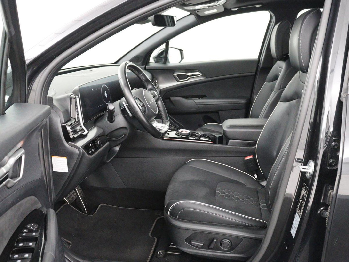 Kia Sportage 1.6 T-GDi Hybrid GT-Line | Panoramadak | Trekhaak | Leder/Alcantara | Stoel & stuurverwarming | Adaptive cruise | Matrix LED | Camera | Carplay | Keyless | Achterbankverwarming