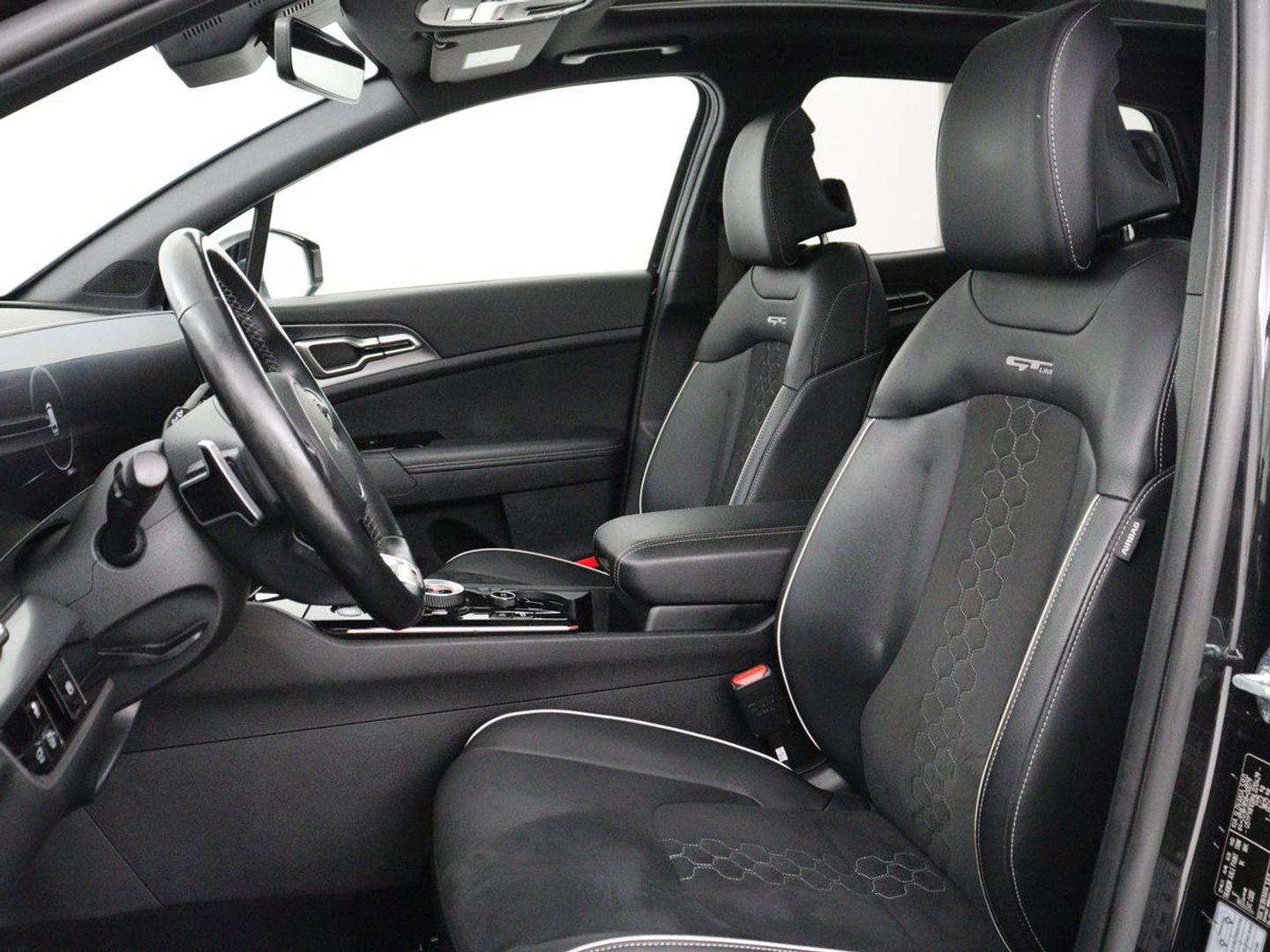 Kia Sportage 1.6 T-GDi Hybrid GT-Line | Panoramadak | Trekhaak | Leder/Alcantara | Stoel & stuurverwarming | Adaptive cruise | Matrix LED | Camera | Carplay | Keyless | Achterbankverwarming