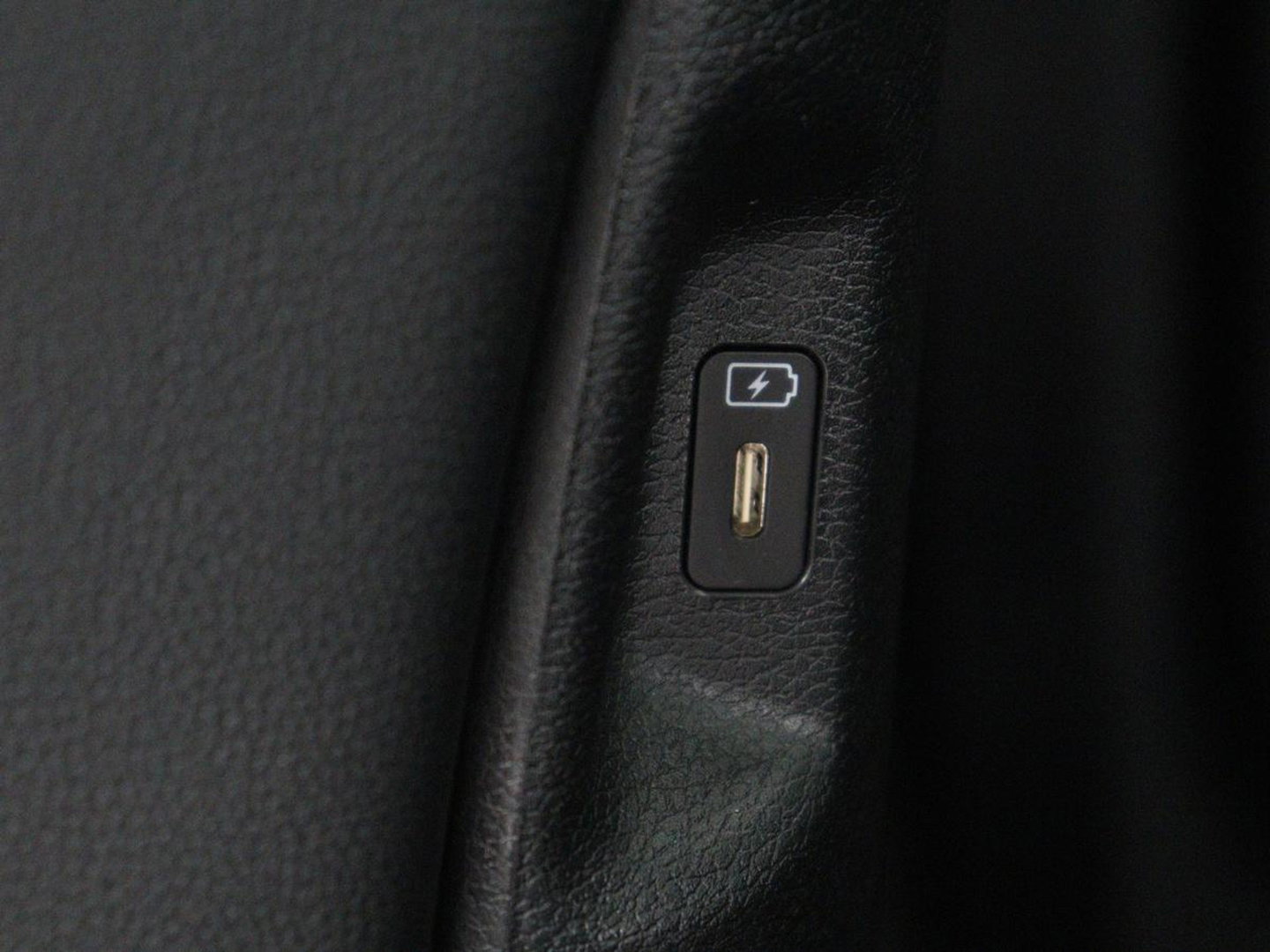Kia Sportage 1.6 T-GDi Hybrid GT-Line | Panoramadak | Trekhaak | Leder/Alcantara | Stoel & stuurverwarming | Adaptive cruise | Matrix LED | Camera | Carplay | Keyless | Achterbankverwarming